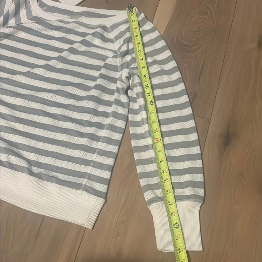 Xersion Crew Neck Sweater Gray and White Stripes